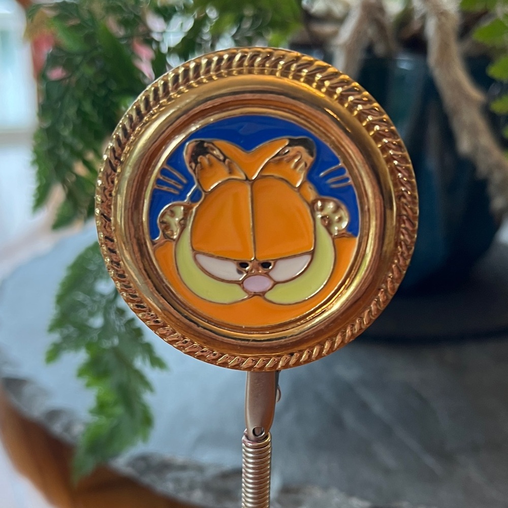 Vintage Garfield Enamel Scarf Clip Pin with Gold Trim likely 1994 Korea - Picture 2 of 15